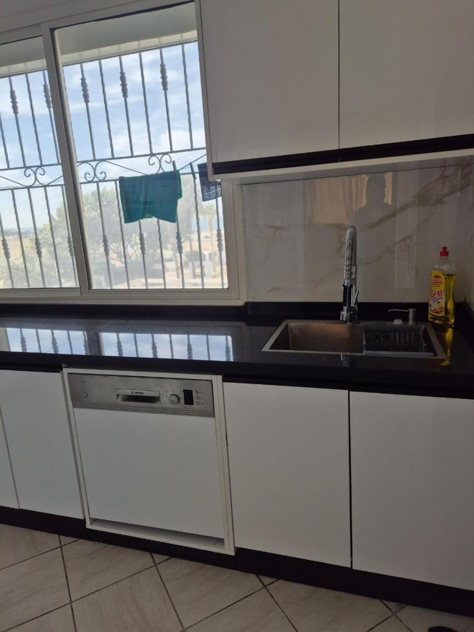Stylish Duplex - Ocean View - Airport - Wifi - Renovated 2025 - 24H Reception Apartment Jbila ภายนอก รูปภาพ